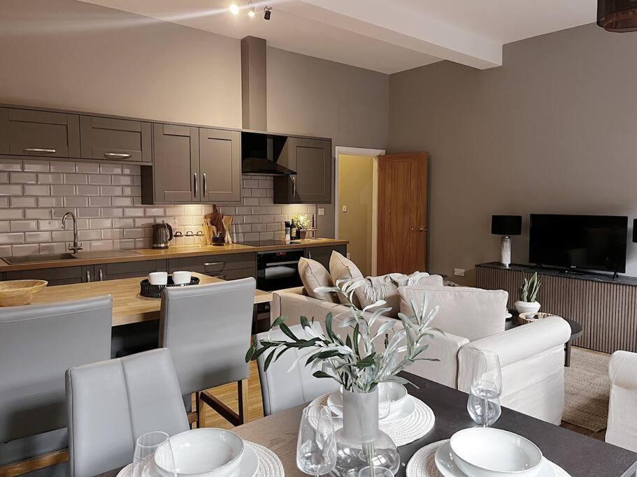 Modern Ground Floor Apartment Todmorden Bagian luar foto