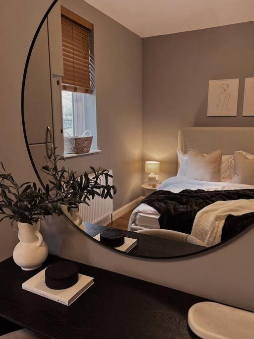 Modern Ground Floor Apartment Todmorden Bagian luar foto
