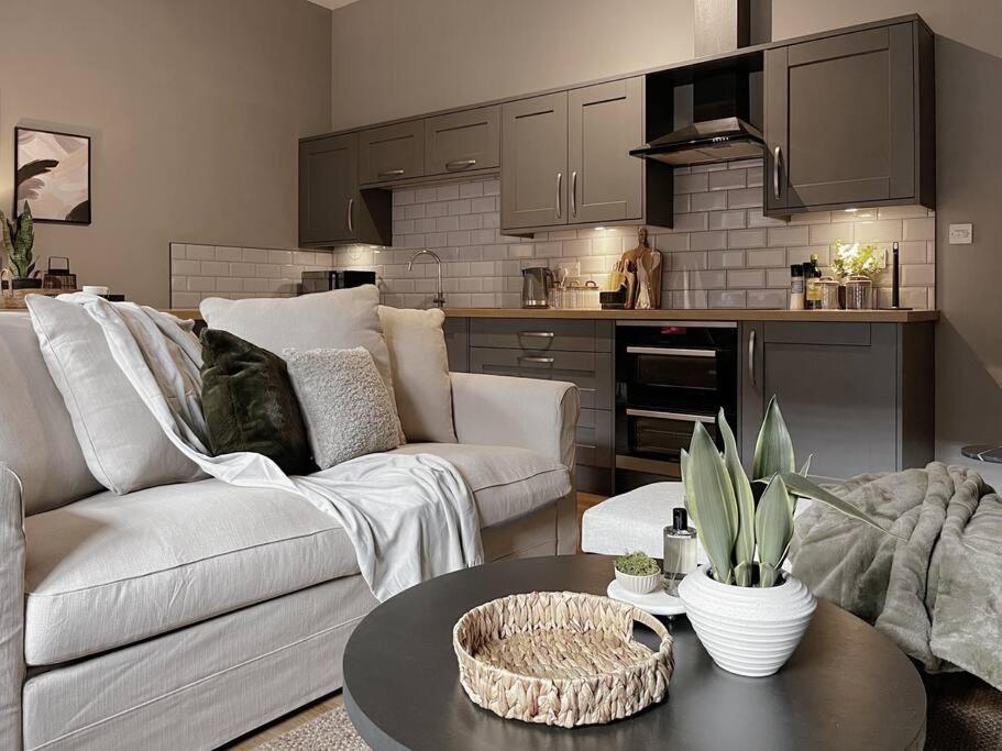 Modern Ground Floor Apartment Todmorden Bagian luar foto
