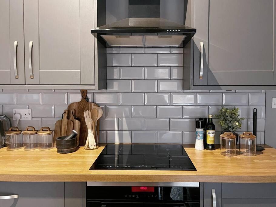 Modern Ground Floor Apartment Todmorden Bagian luar foto
