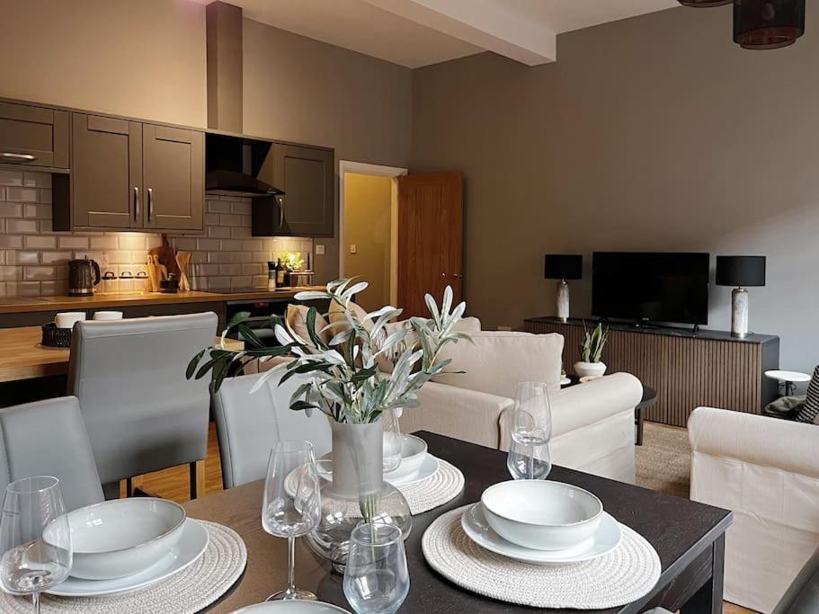 Modern Ground Floor Apartment Todmorden Bagian luar foto